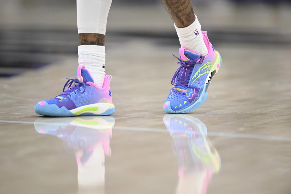 Clippers player Derrick Jones wears Anta Sports shoes