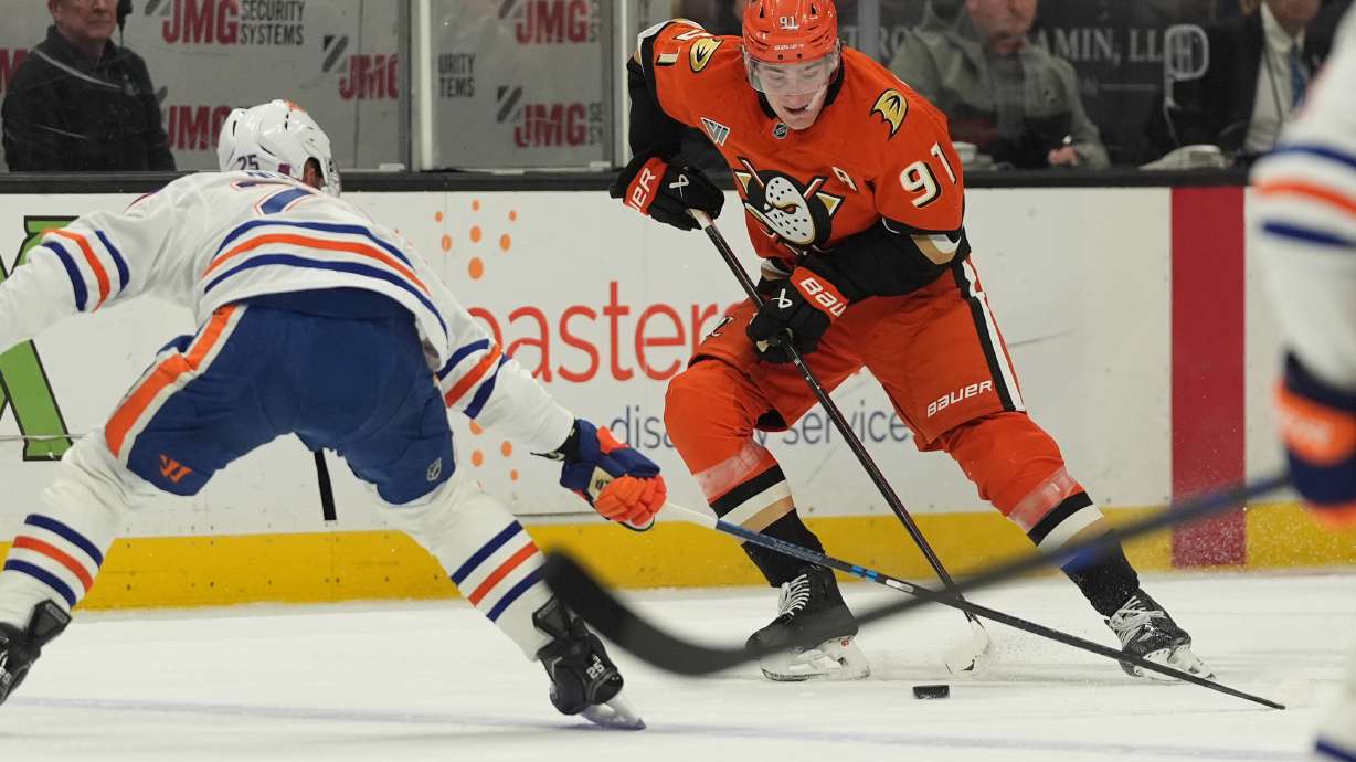 Joel Quenneville gets his 1,000th career win in Ducks' 6-5 comeback victory over Oilers