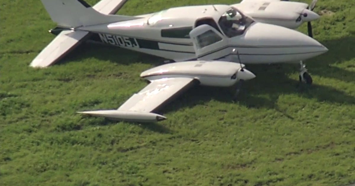 Cessna veers off San Jose runway after landing gear collapse