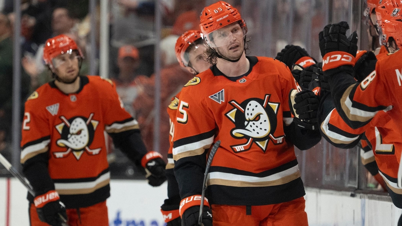 Kreider beats Hellebuyck in OT to lift the Ducks past the Jets, 5-4