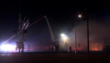 Fire burns 2 vacant buildings in central Fresno near former Carl's Jr.