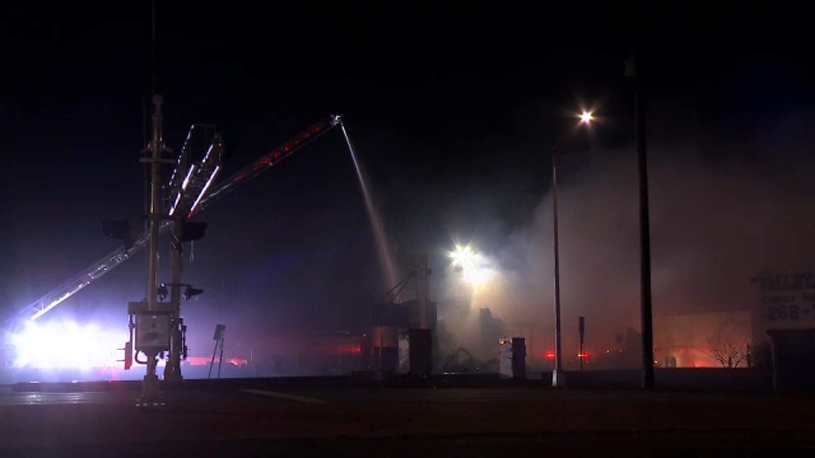 Fire burns 2 vacant buildings in central Fresno near former Carl's Jr.