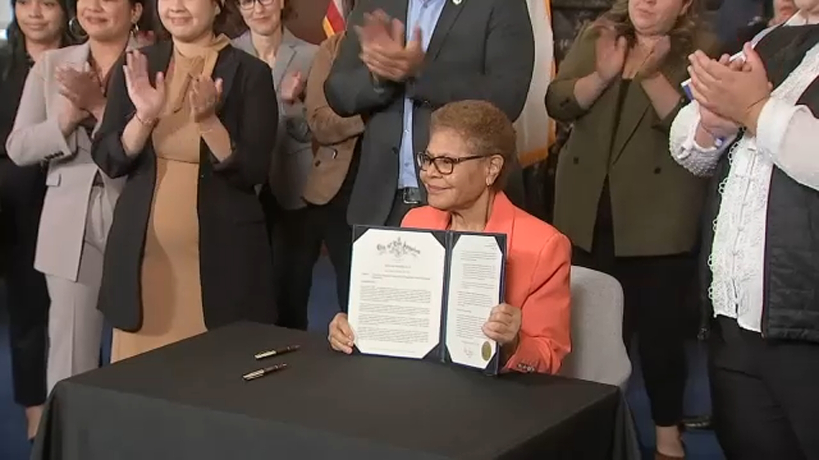 Mayor Karen Bass signs executive order prohibiting federal agents from using Los Angeles city-owned property