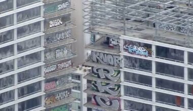 New owner of graffiti towers in downtown Los Angeles to be named