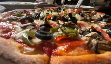 Dine and Dish: Mike's Pizzeria continues serving Fresno after more than 60 years