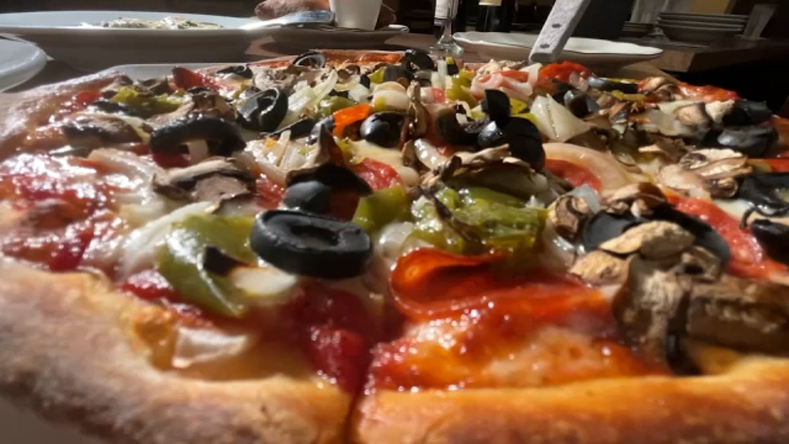Dine and Dish: Mike's Pizzeria continues serving Fresno after more than 60 years
