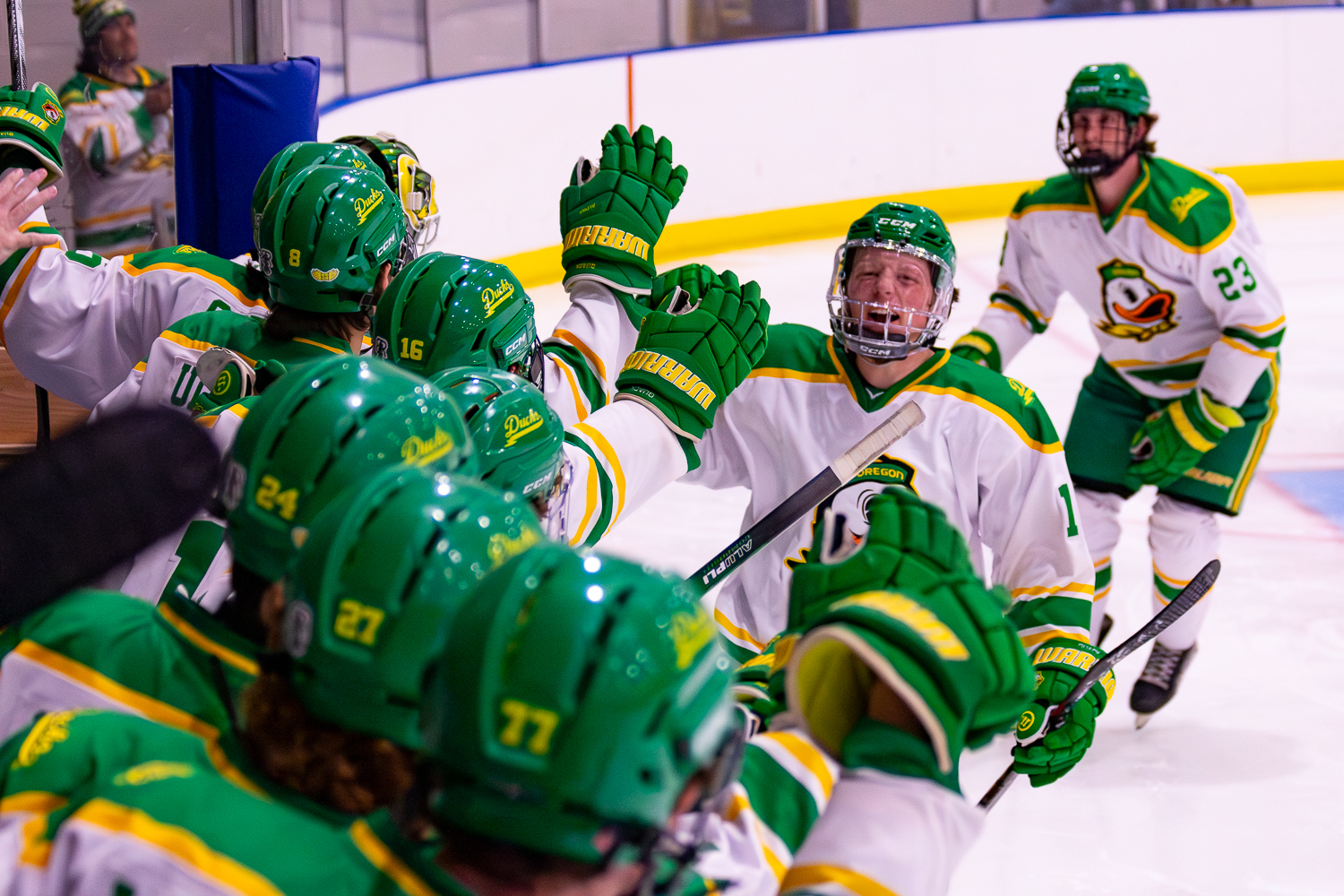 Oregon club hockey completes season sweep of Oakland University in final home series