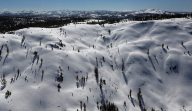FILE PHOTO: The snow-covered Sierra Nevada Mountains are seen from the air during a Pacific Gas and Electric snowpack surv...