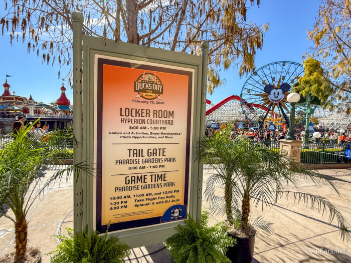 It's Finally Ducks Day in Disneyland, and The Crowds Are INTENSE!