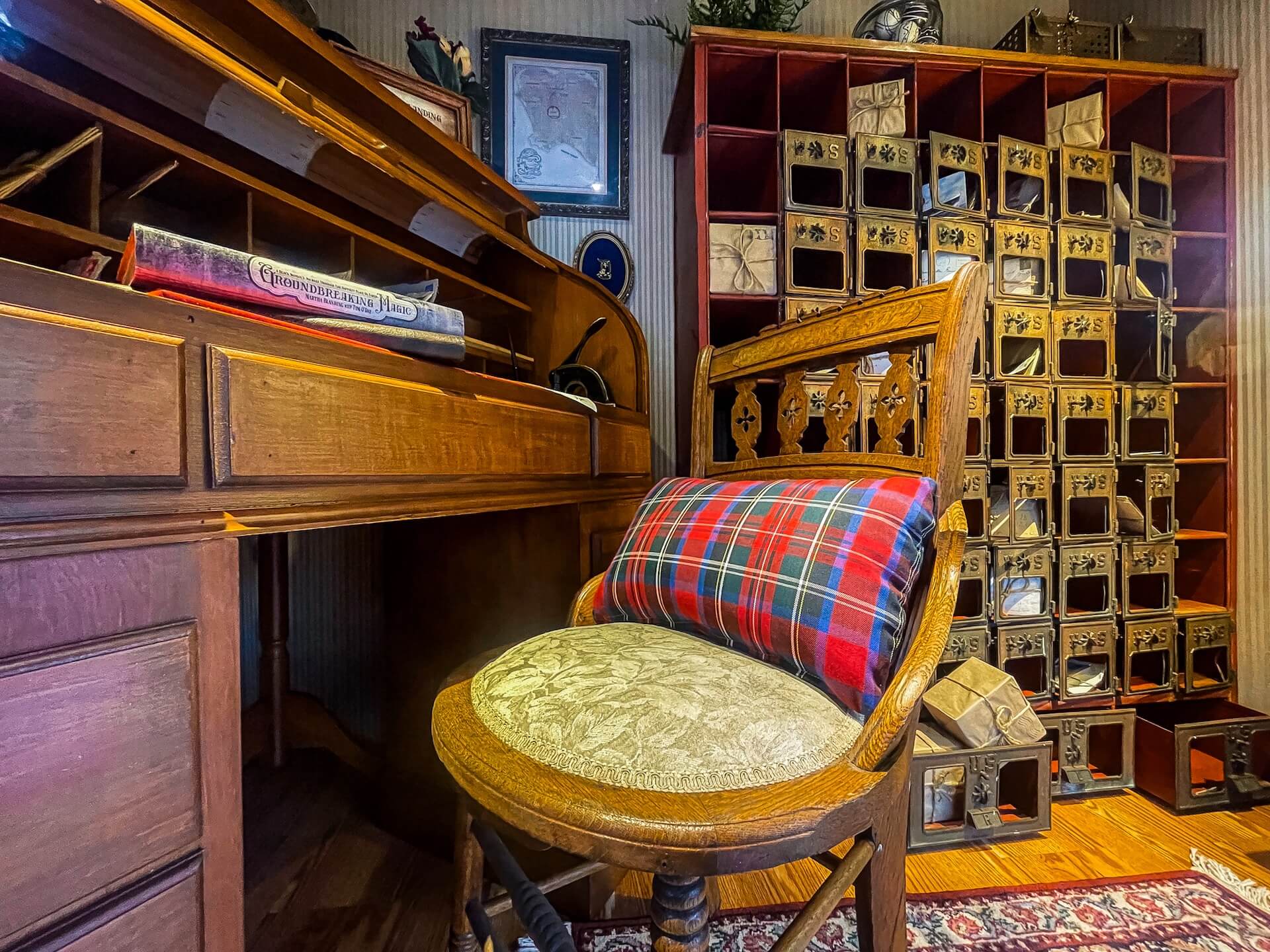 , DISNEYLAND UPDATE: Transport Troubles, 25 Years of Change & After Dark Dates Drop