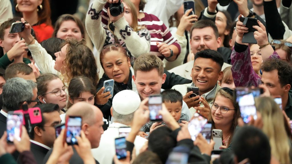 Pope Leo meets with Long Beach students whose school was desecrated