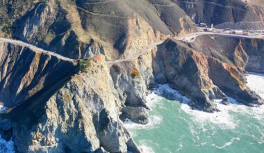 Person dies in cliff plunge along Devil's Slide at Gray Whale Cove beach