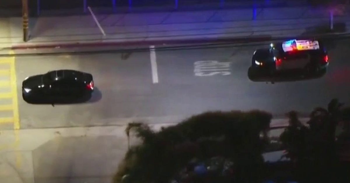 Driver leads 20-minute police chase across Sylmar