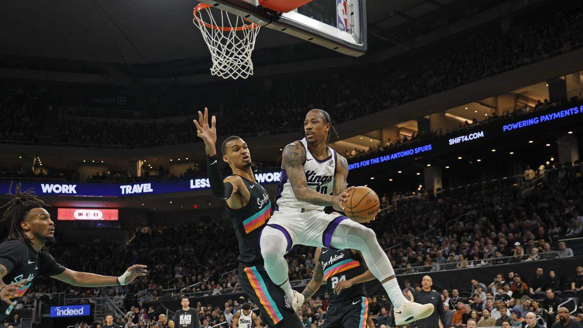 LaVine injury leads to lineup change in Kings’ loss to Spurs