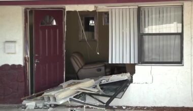 Car slams into apartment in Oakland Park; no injuries reported - WSVN 7News | Miami News, Weather, Sports