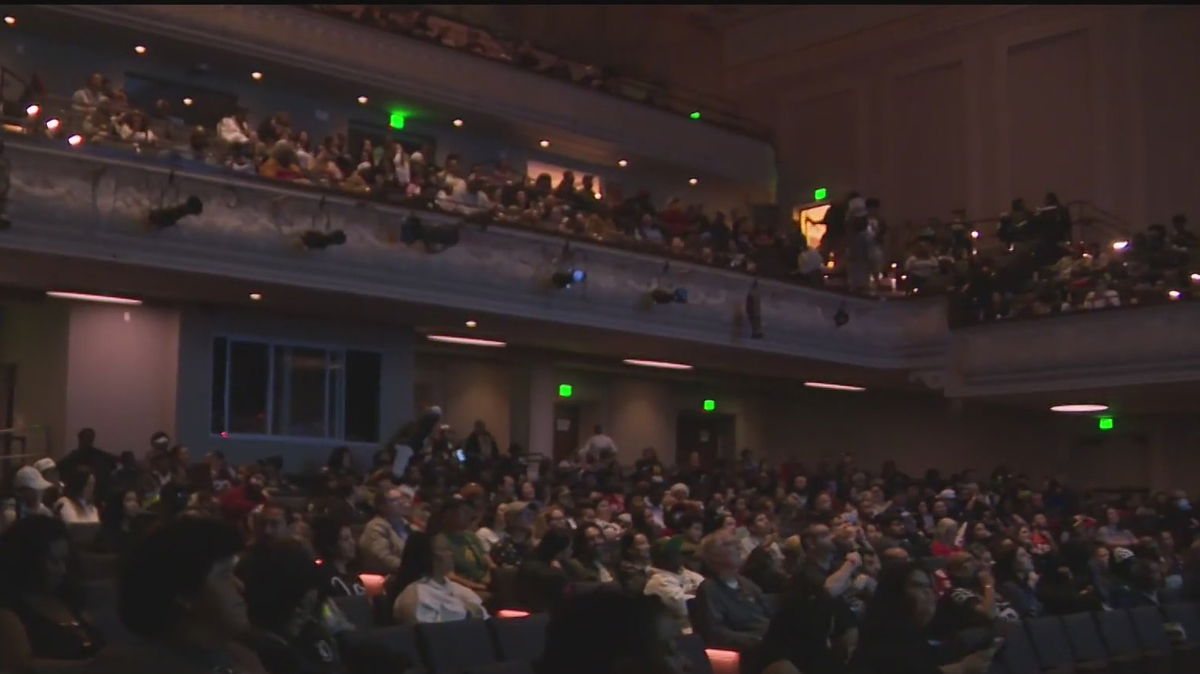 Fans pack Oakland's Henry J. Kaiser Center for the Arts to watch Super Bowl – KION TV