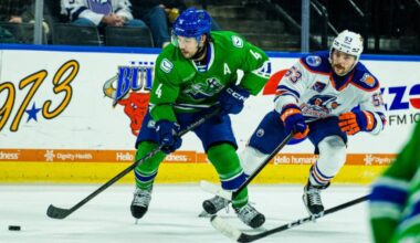 Jett Woo and the Abbotsford Canucks dropped a pair of games to the Bakersfield Condors on Friday (Jan. 30) and Saturday (Jan. 31). (Abbotsford Canucks photo)
