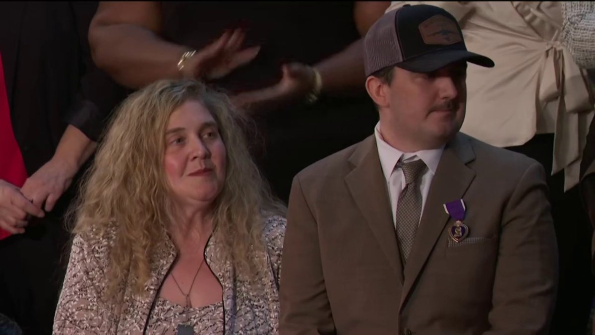 Trump awards purple hearts to National Guardsman who survived D.C. shooting and family of Guardsman who was killed – NBC 7 San Diego