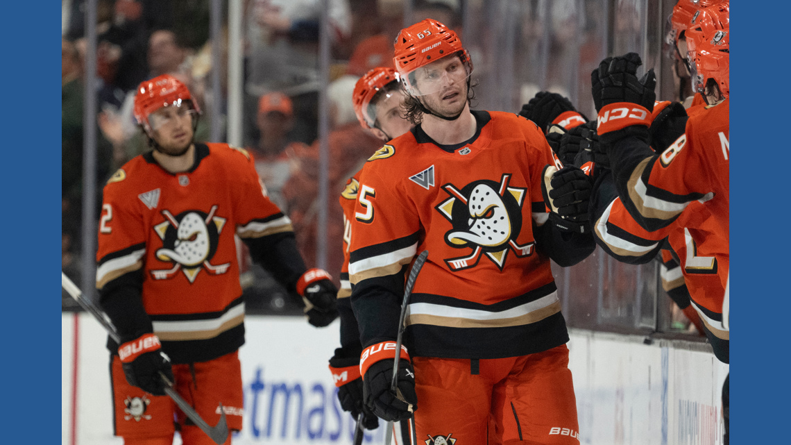 Kreider beats Hellebuyck in OT to lift the Ducks past the Jets, 5-4