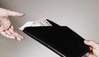 Oakland's Top Eatery Faces Threats Over 20% Service Charge | 102.7 KIIS-FM