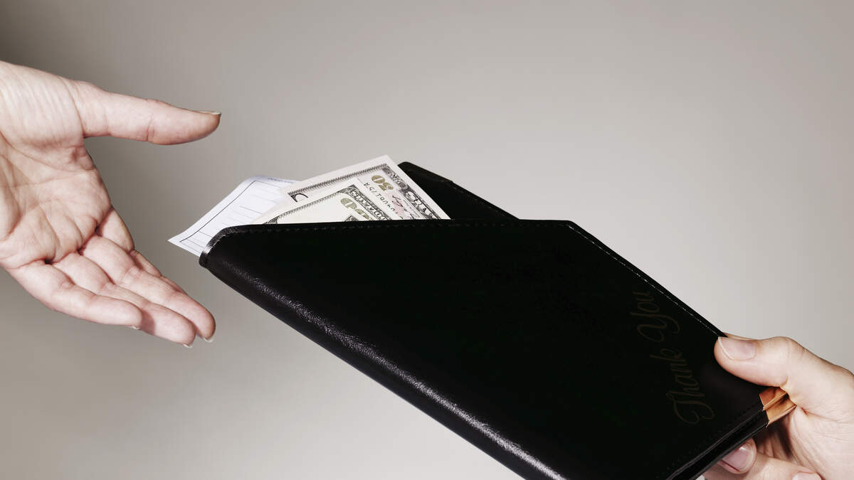 Oakland's Top Eatery Faces Threats Over 20% Service Charge | 102.7 KIIS-FM