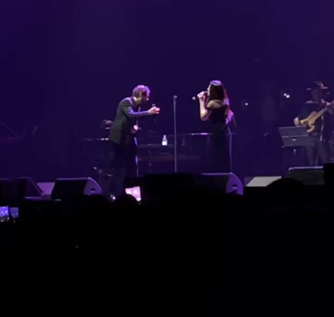 Josh Groban sings ‘Both Sides Now’ with Julie Anne San Jose WATCH: Josh Groban brings Filipina singer-actress Julie Anne San Jose on stage to sing “Both Sides Now” together at his “Gems” world tour on Wednesday, February 18, at the SM Mall of Asia Arena in Pasay City.