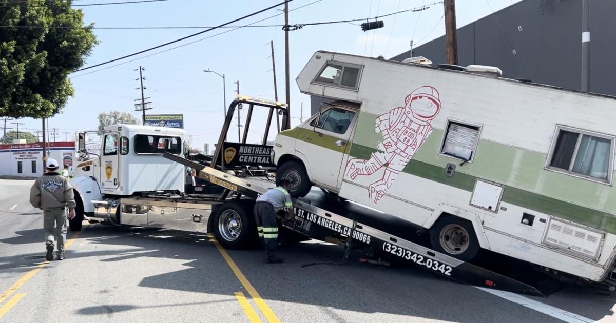 Board expands parking restrictions for large vehicles, including East L.A. | East LA News