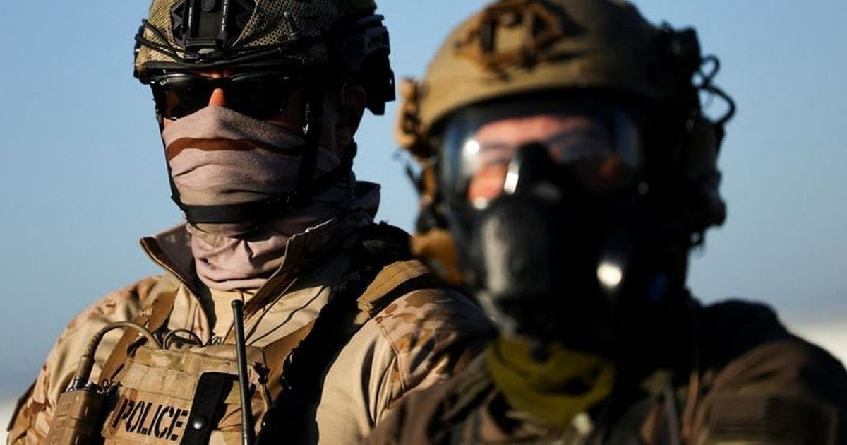 U.S. judge rejects California law that banned masks for federal officers