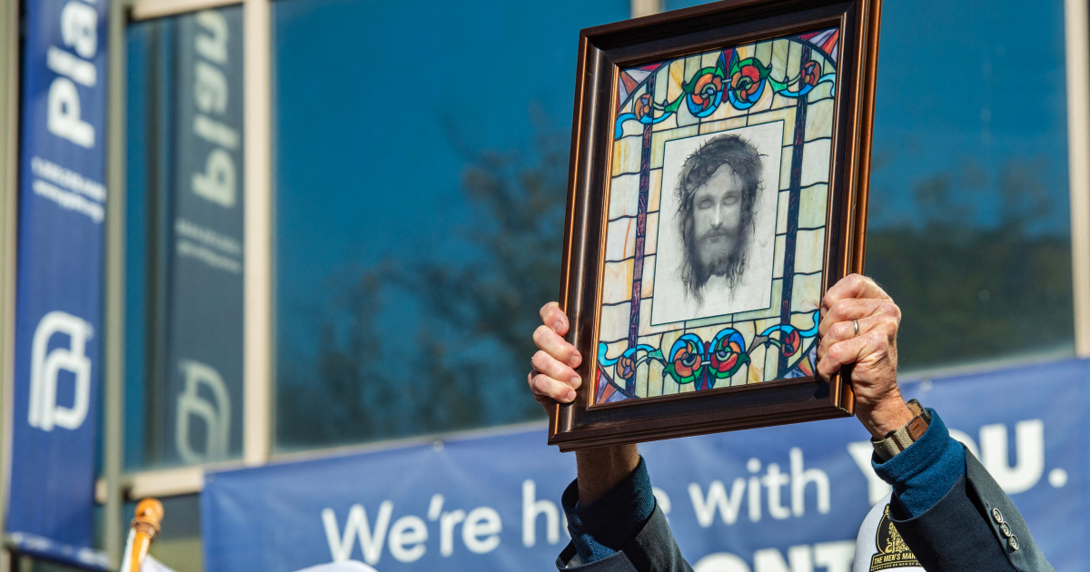 Traditional Latin Mass offered outside Planned Parenthood in San Francisco