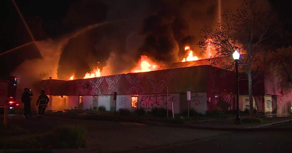 Former Sacramento Bank of America building on Del Paso Boulevard catches fire
