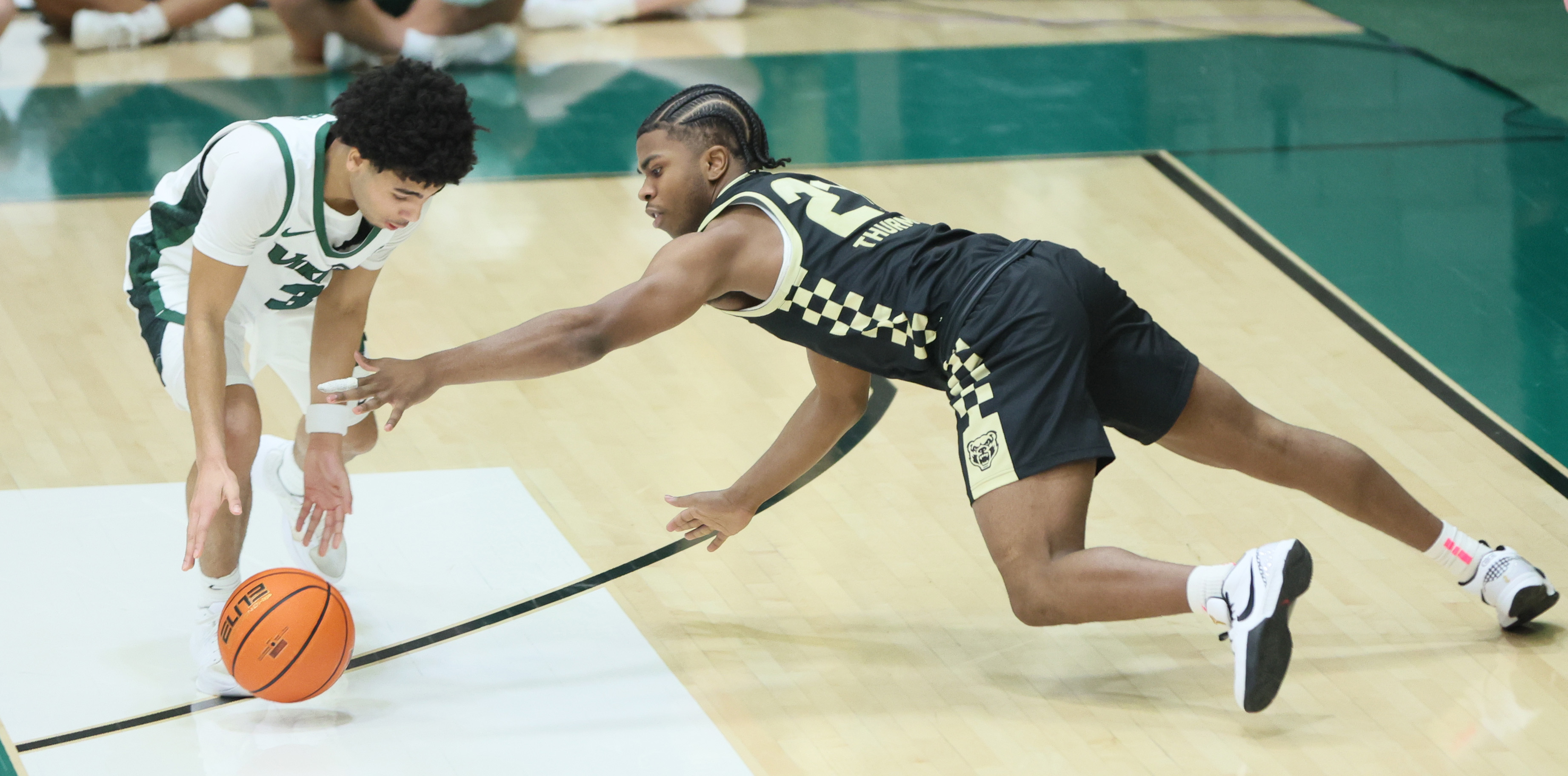 Oakland Golden Grizzlies guard Khoi Thurmon makes a diving steal attempt on the dribble of Cleveland State Vikings guard Tre Beard in the second half.  