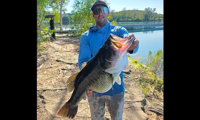 Ryan Henson poses with 17.6-pound largemouth bass.
