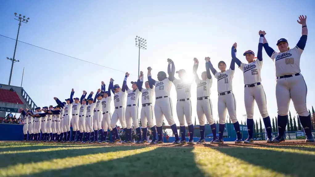 UW softball rolls past Fresno State in 9-0 victory