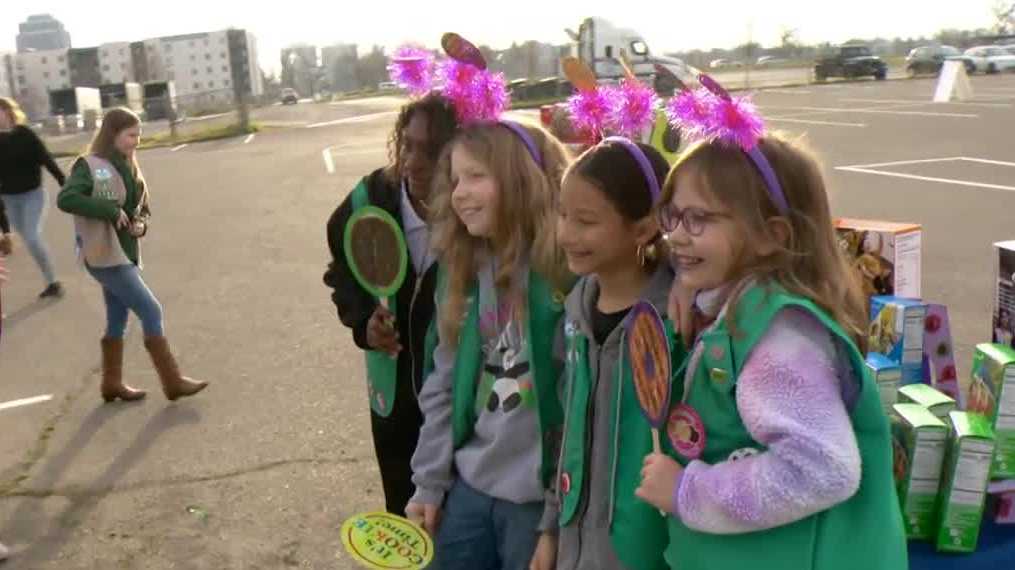 Big rigs bring 780,000 packages of cookies to West Sacramento