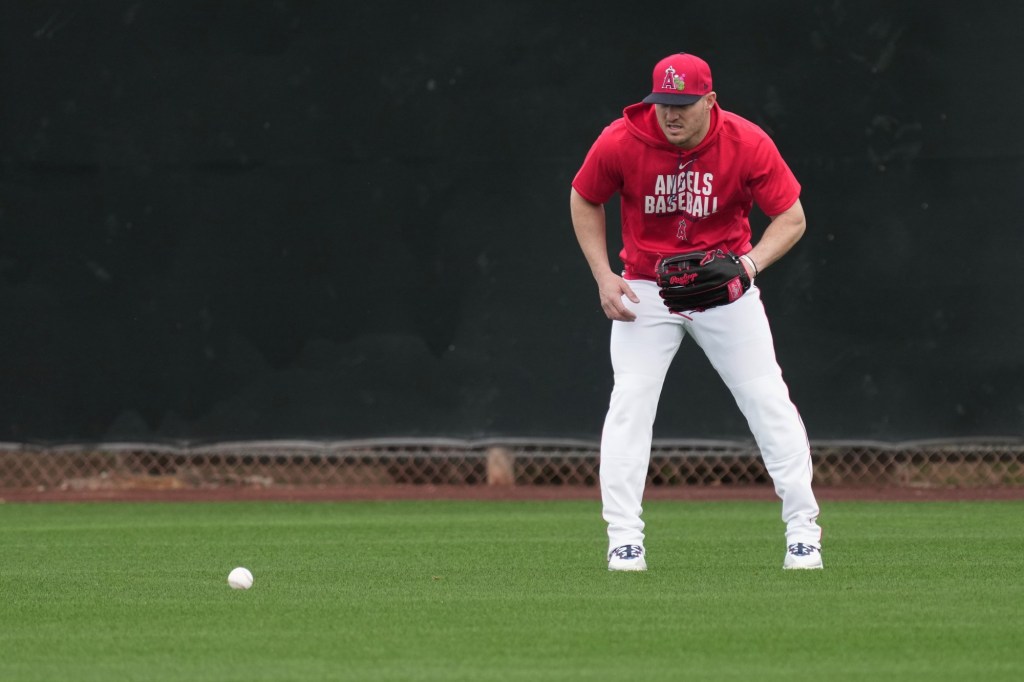 Mike Trout returns to center field in Angels’ victory over Diamondbacks – Orange County Register