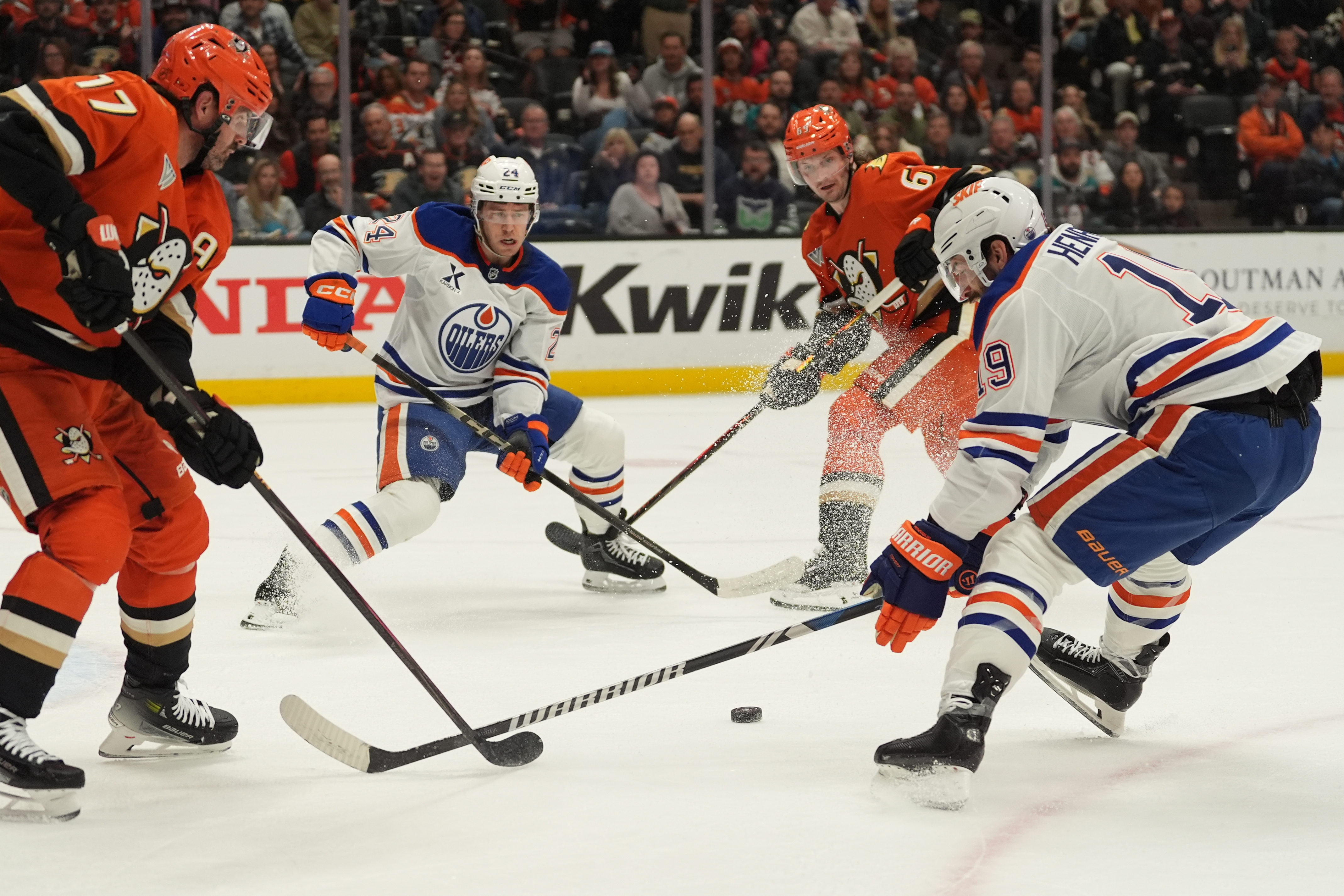 Edmonton Oilers center Adam Henrique, right, battles Ducks left wing...