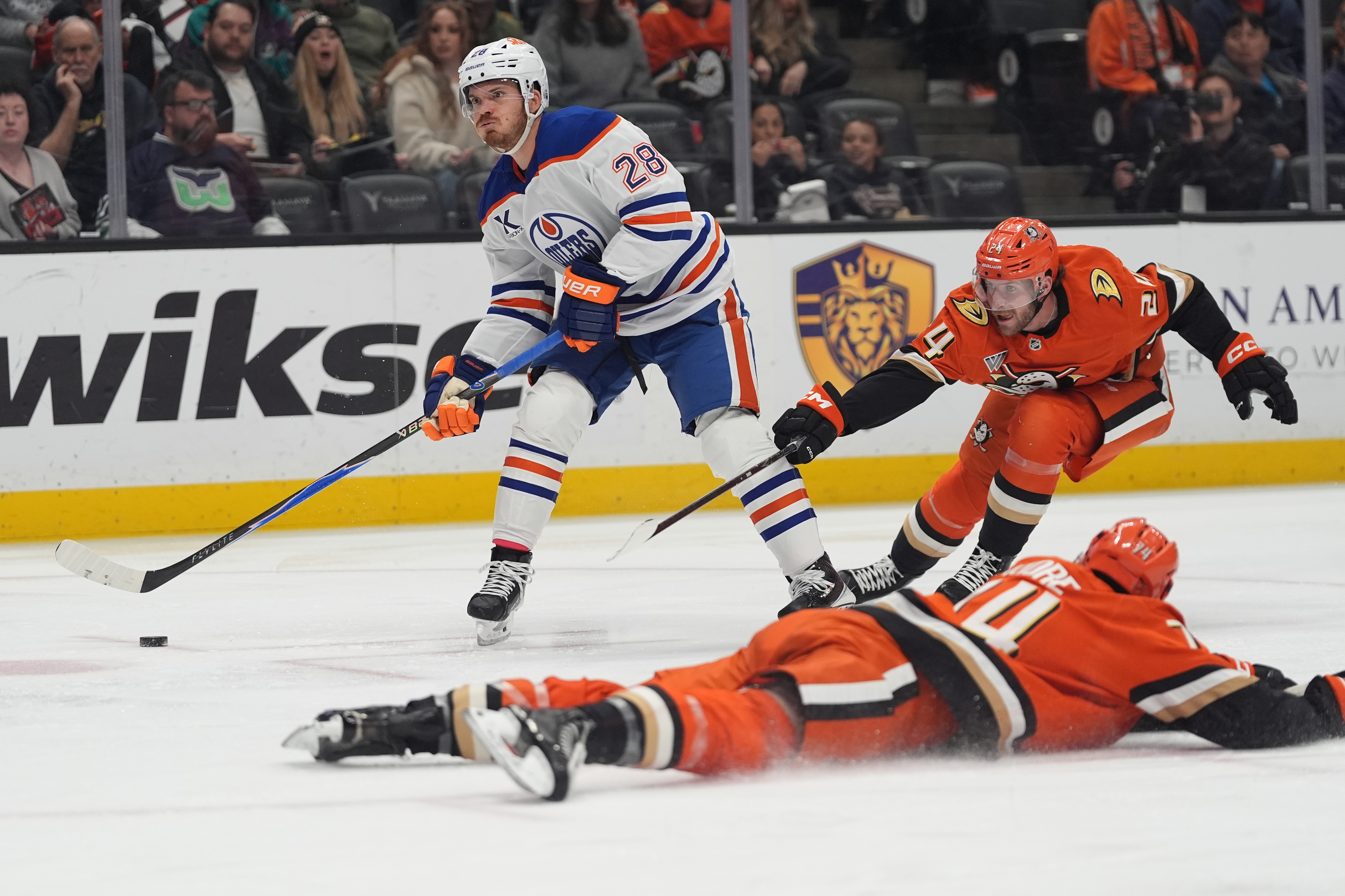 Edmonton Oilers center Jack Roslovic (28) shoots as Ducks center...