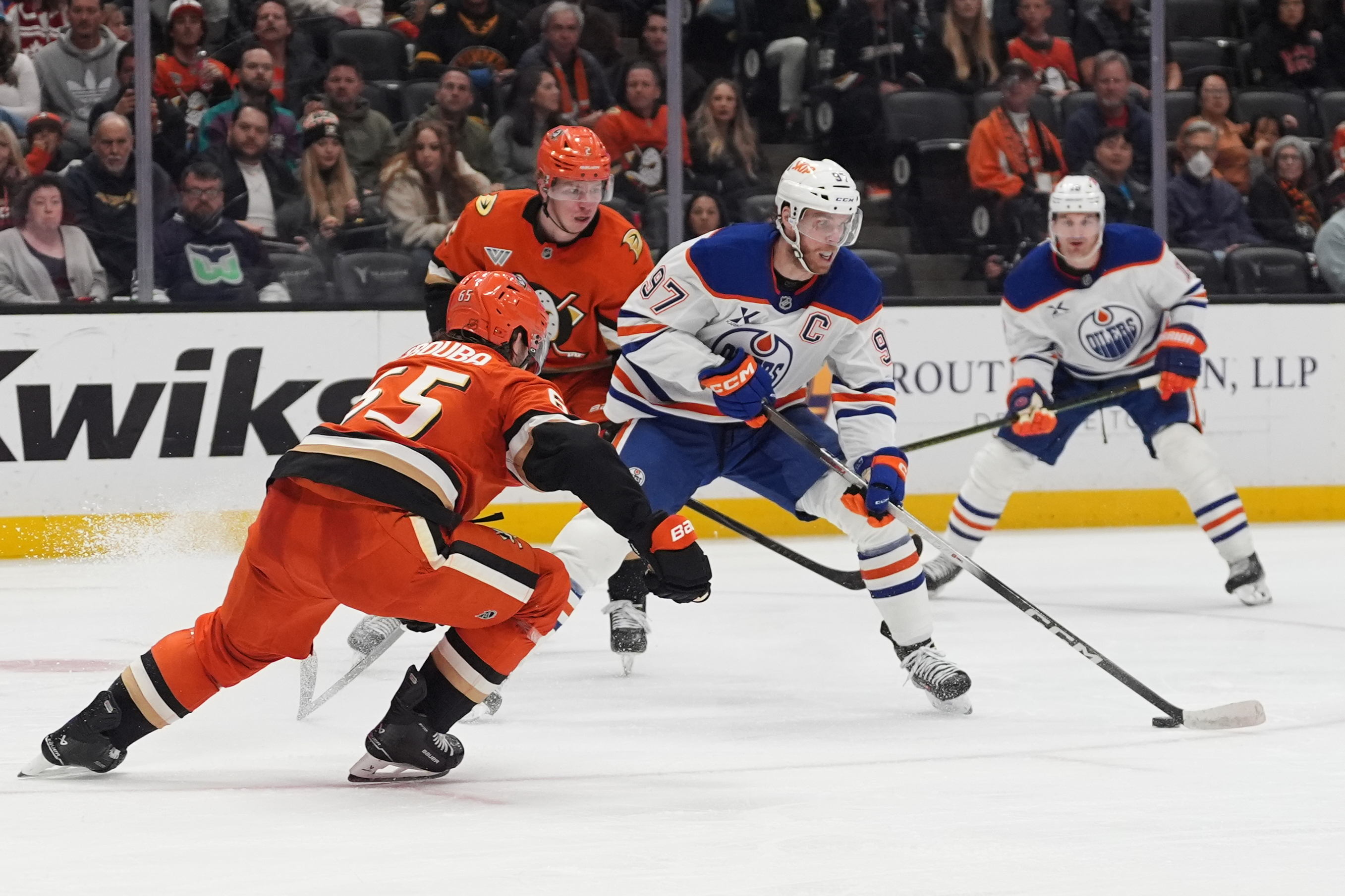 Edmonton Oilers center Connor McDavid moves the puck past Ducks...