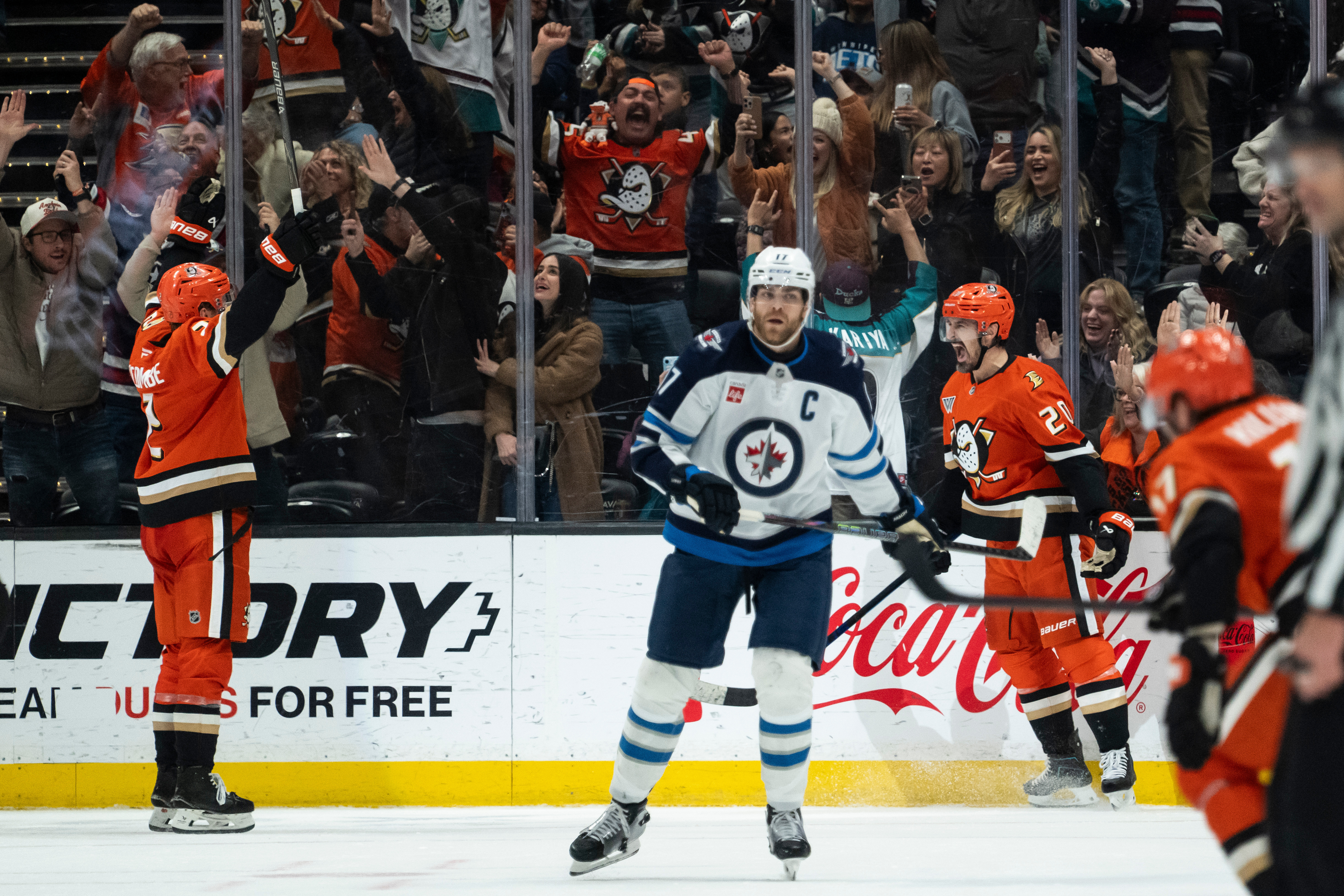Ducks left wing Chris Kreider (20) reacts after scoring game-winning...