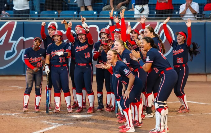 Arizona beats Long Beach State & Minnesota by run rule in Hillenbrand Invitational