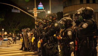 Fresno Mayor Jerry Dyer and LAPD Chief Jim McDonnell warn that California’s new mask law could create dangerous confrontations between local and federal officers. (Shutterstock)