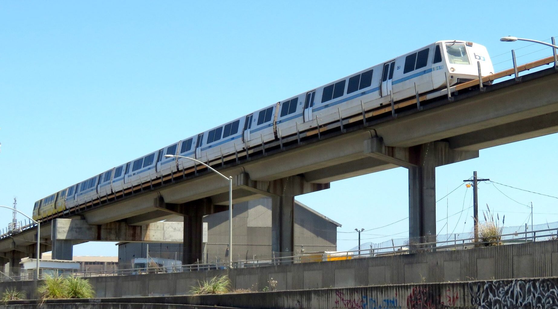 BART Service Through Transbay Tube Halted, Shuttle Bus Running Between SF, Oakland