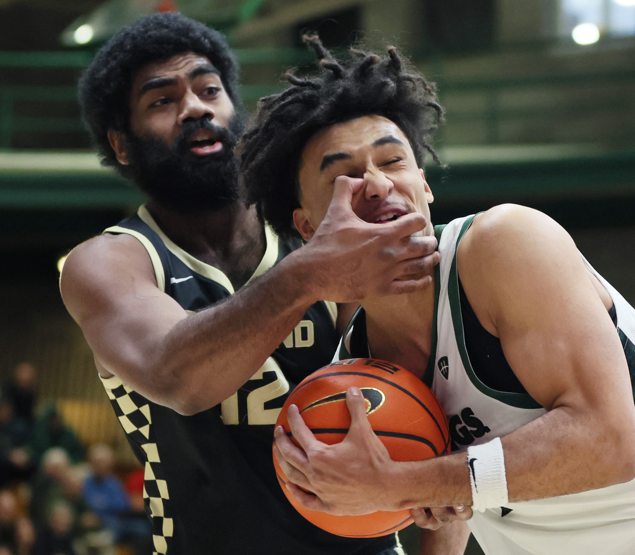 Cleveland State Vikings forward Dayan Nessah has his face inadvertently grabbed by Oakland Golden Grizzlies forward Tuburu Naivalurua on Nessah’s drive to the basket in the first half.