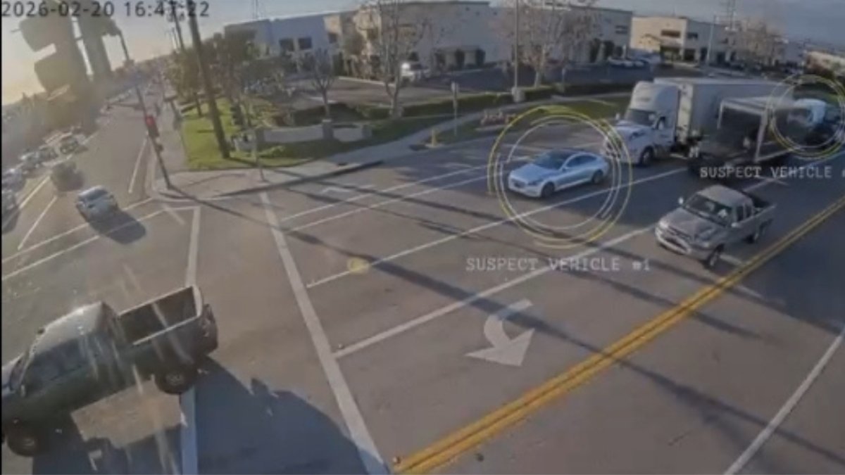 Thieves break into truck stopped at Chino intersection – NBC Los Angeles