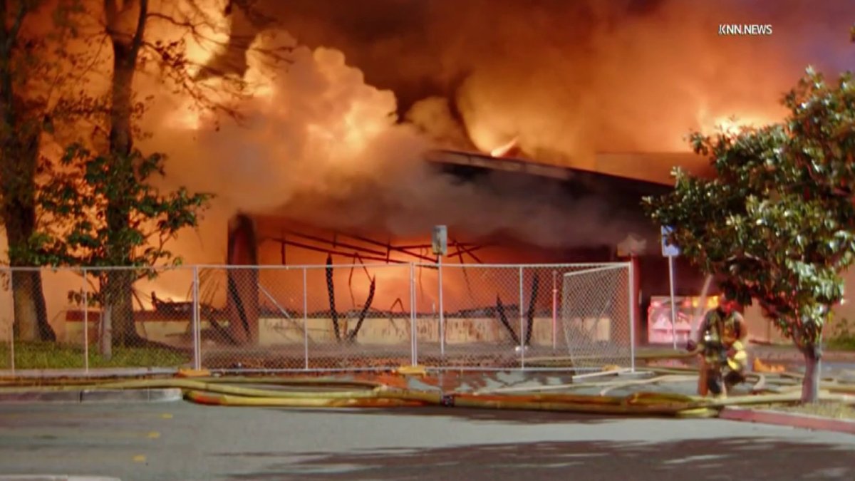 Abandoned restaurant destroyed by fire in Lakewood – NBC Los Angeles