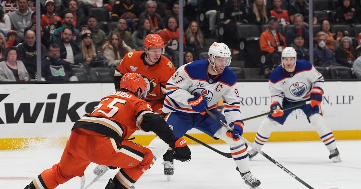 Joel Quenneville gets 1,000th career coaching win as Anaheim Ducks rally past Oilers