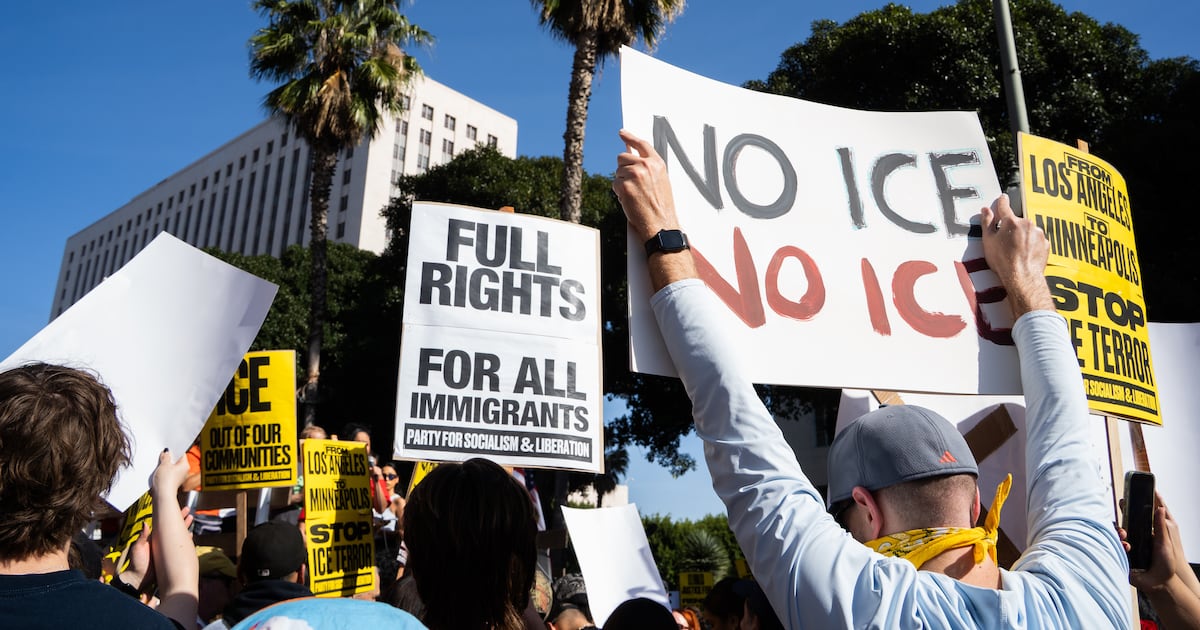 In Photos: ‘ICE out’ - Los Angeles protesters rally in downtown – Annenberg Media