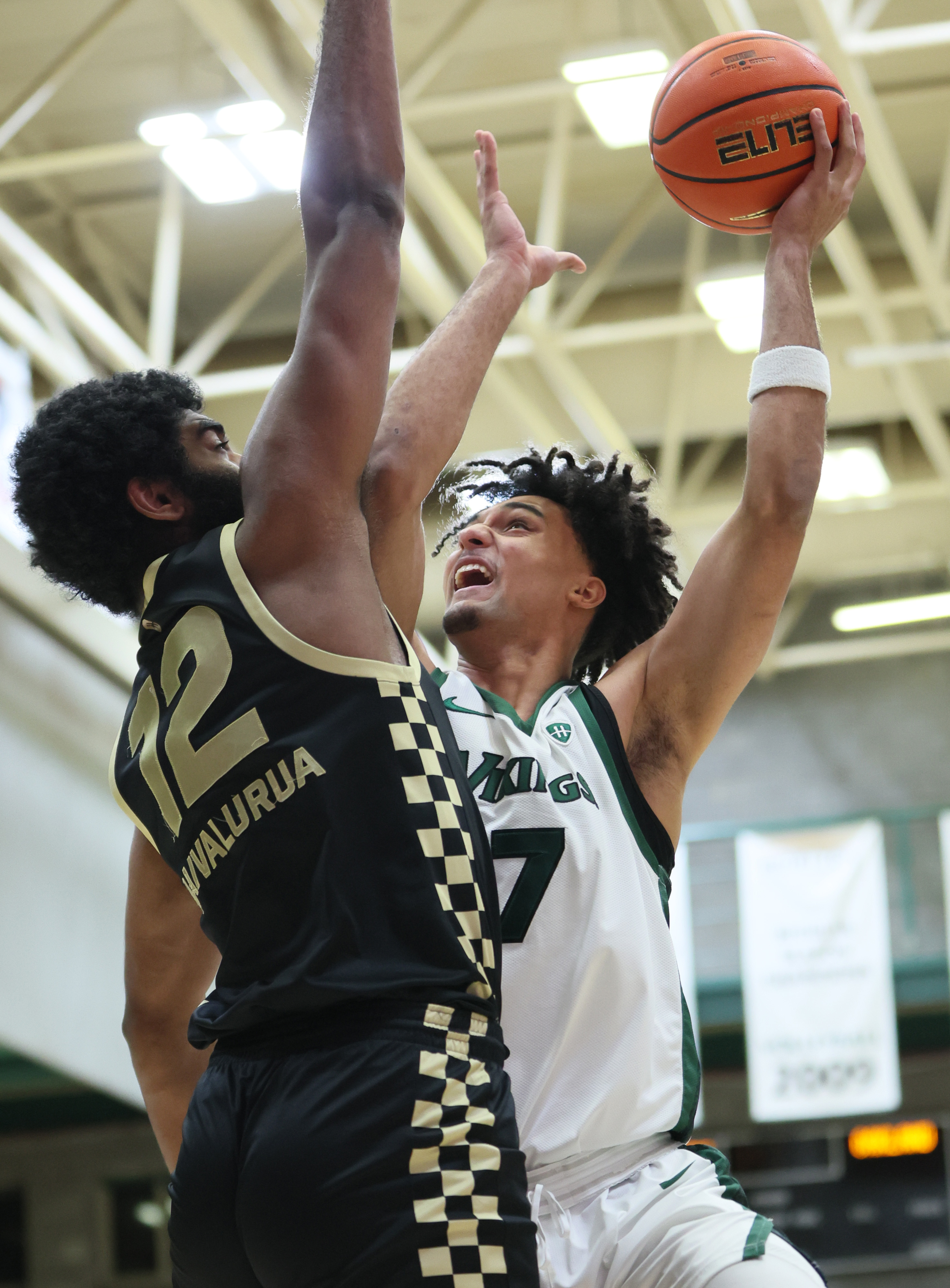 Cleveland State Vikings forward Dayan Nessah drives to the basket guarded by Oakland Golden Grizzlies forward Tuburu Naivalurua in the first half.