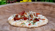 2026 Disney California Adventure Food & Wine Festival - Carbonara Pizzetta - LA Style (David Nguyen/Disneyland Resort)