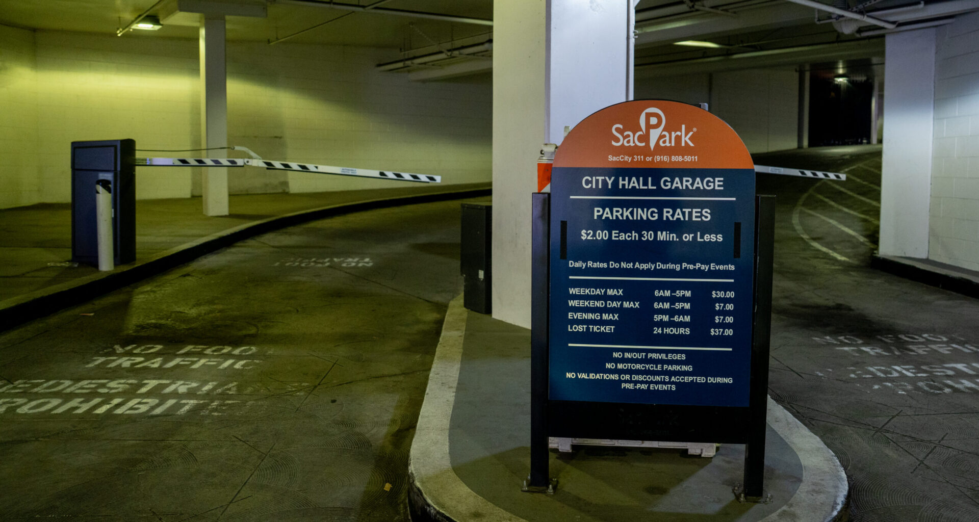 Parking rates at the City Hall Garage on 1000 I St in Sacramento. Photo by Denis Akbari.